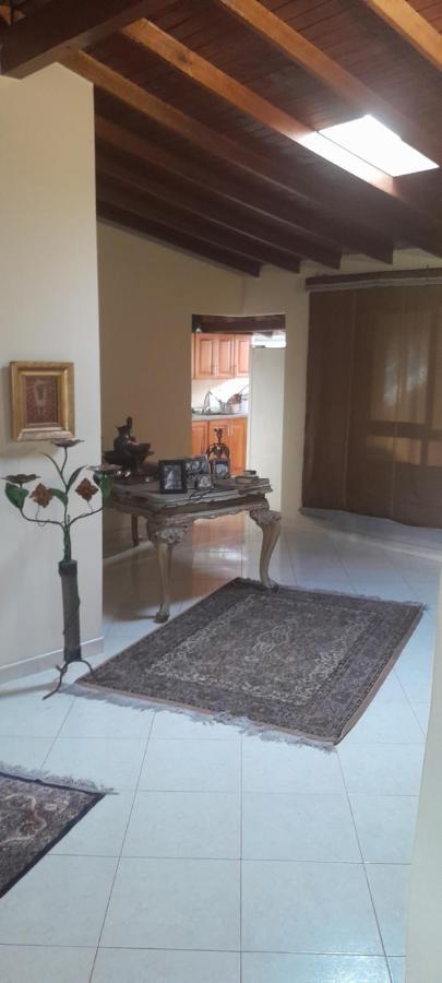 Alcobas Con Desayuno Incluido Bano Compartido Homestay *
