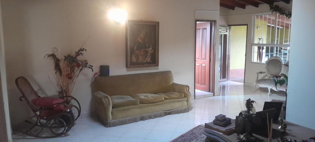 Homestay Alcobas Con Desayuno Incluido Bano Compartido *